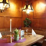 ゲストハウス Und Restaurant Zum Schiffchen Wolfhagen