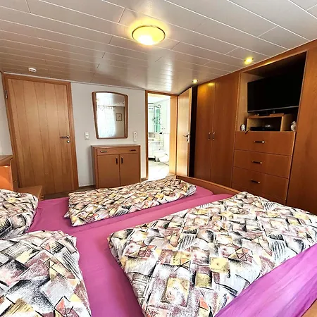 Πανσιόν Und Restaurant Zum Schiffchen 3*