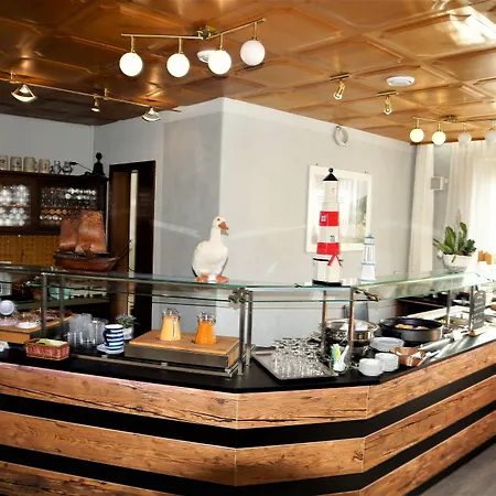 Πανσιόν Und Restaurant Zum Schiffchen 3*